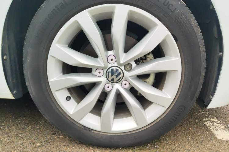 Used Volkswagen Beetle 2014 1.2TSI Comfort Model Right Front Wheel Hub
