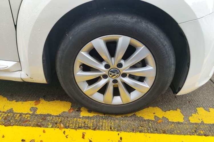 Used Volkswagen Beetle 2014 1.4TSI Fashion Edition Right Front Wheel Hub