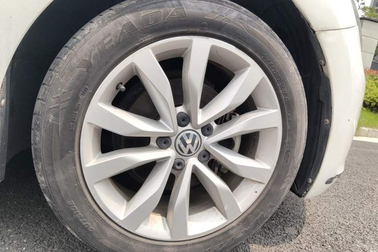 Used Volkswagen Beetle 2014 1.4TSI Fashion Edition Right Front Wheel Hub