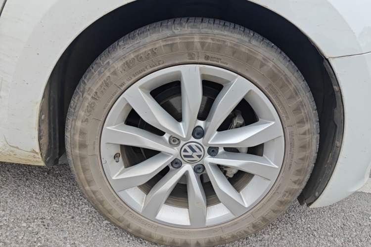 Used Volkswagen Beetle 2014 1.4TSI Fashion Edition Right Front Wheel Hub