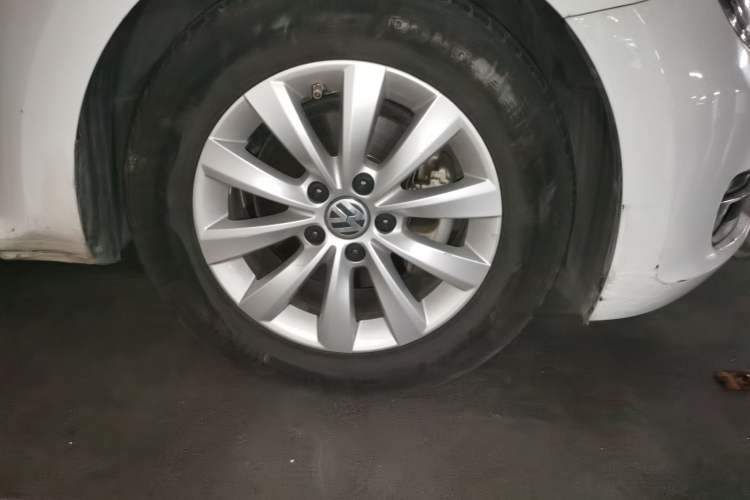 Used Volkswagen Beetle 2014 1.4TSI Fashion Edition Right Front Wheel Hub
