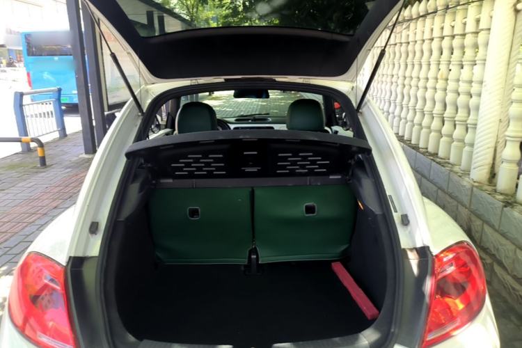 Used Volkswagen Beetle 2014 1.4TSI Fashion Edition Trunk