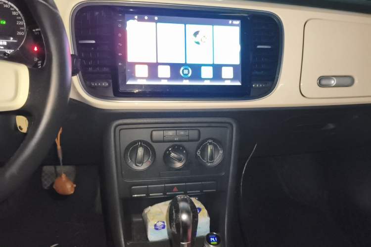 Used Volkswagen Beetle 2014 1.4TSI Fashion Edition Audio And AC Panel