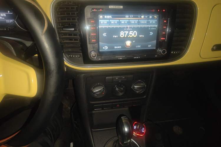 Used Volkswagen Beetle 2014 1.4TSI Fashion Edition Audio And AC Panel