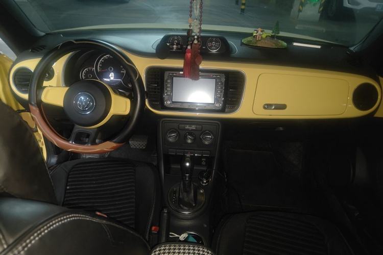 Used Volkswagen Beetle 2014 1.4TSI Fashion Edition Center Console
