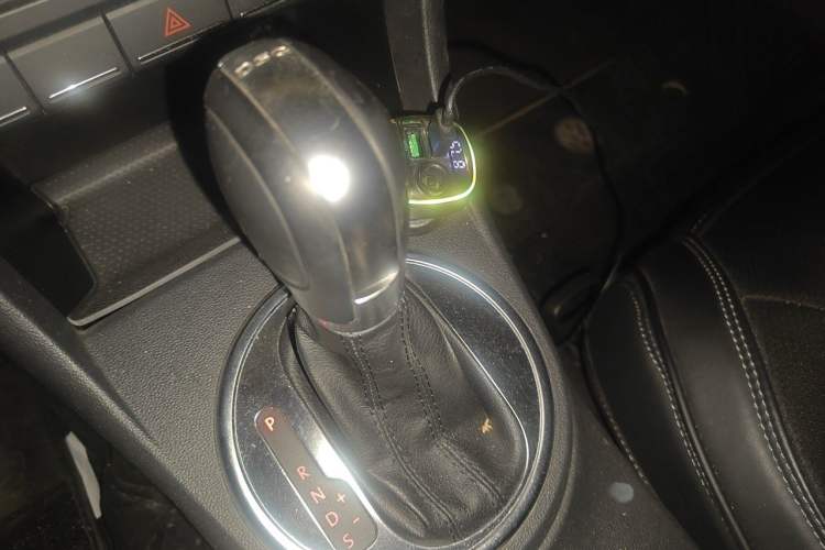 Used Volkswagen Beetle 2014 1.4TSI Fashion Edition Gear Lever