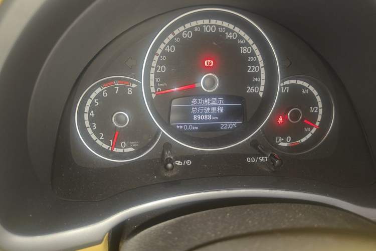 Used Volkswagen Beetle 2014 1.4TSI Fashion Edition Odometer Close Up
