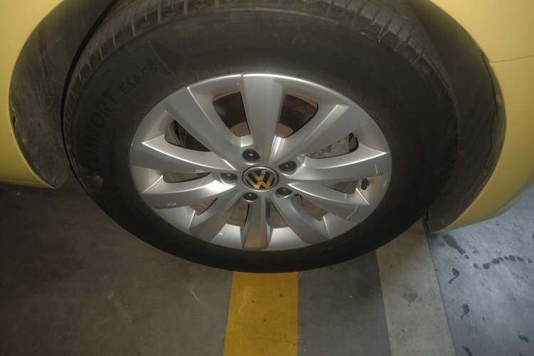 Used Volkswagen Beetle 2014 1.4TSI Fashion Edition Right Front Wheel Hub