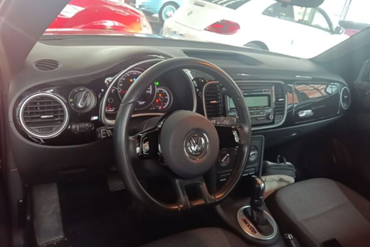 Used Volkswagen Beetle 2015 180TSI model Center Console