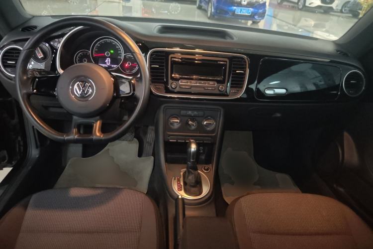 Used Volkswagen Beetle 2015 180TSI model Center Console