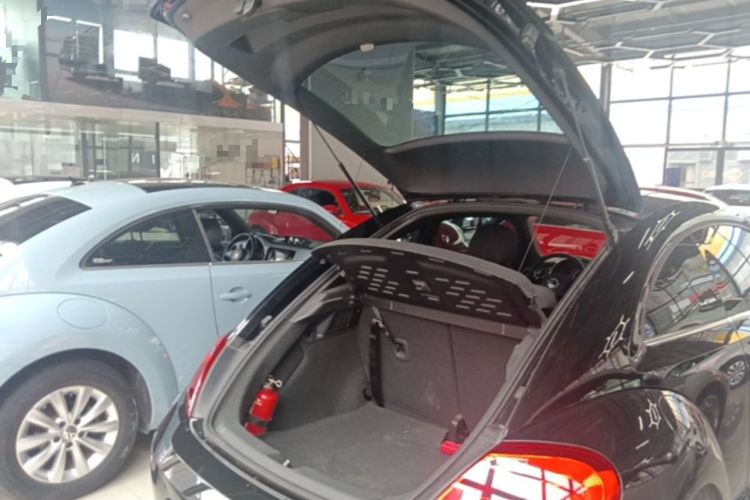 Used Volkswagen Beetle 2015 180TSI model Trunk