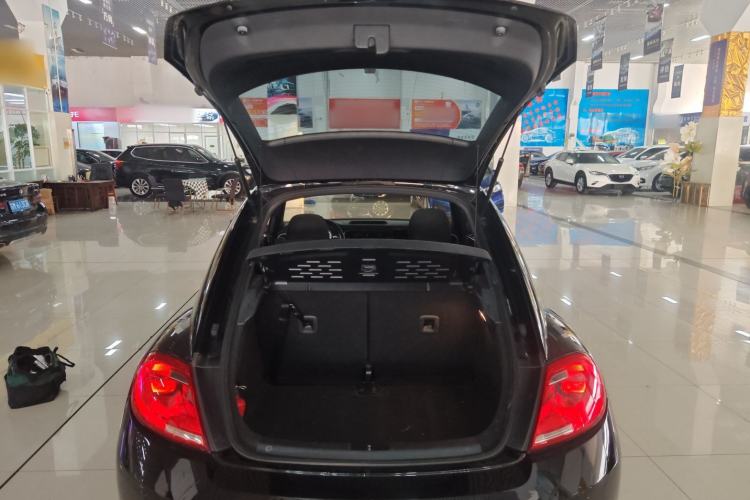 Used Volkswagen Beetle 2015 180TSI model Trunk