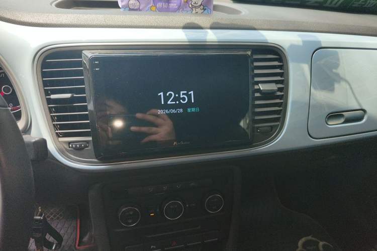 Used Volkswagen Beetle 2015 180TSI model Audio And AC Panel