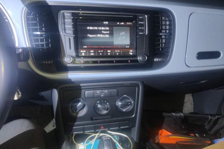 Used Volkswagen Beetle 2015 180TSI model Audio And AC Panel