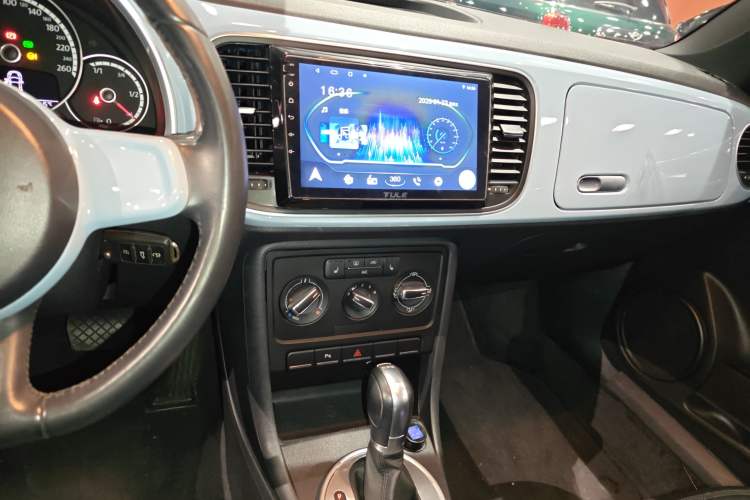 Used Volkswagen Beetle 2015 280TSI Audio And AC Panel