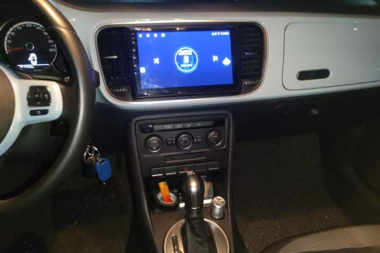 Used Volkswagen Beetle 2015 180TSI model Audio And AC Panel