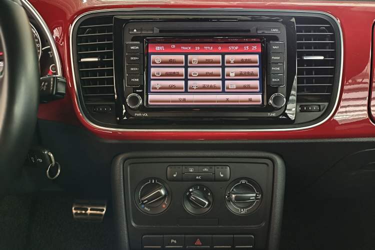 Used Volkswagen Beetle 2015 180TSI model Audio And AC Panel
