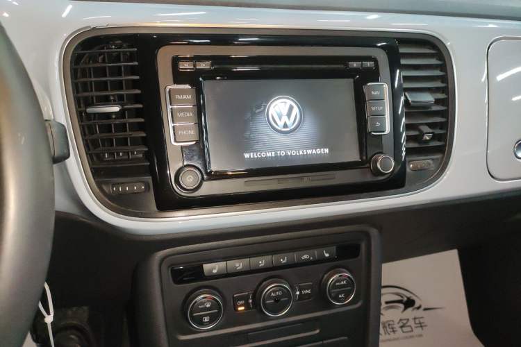 Used Volkswagen Beetle 2015 280TSI Audio And AC Panel