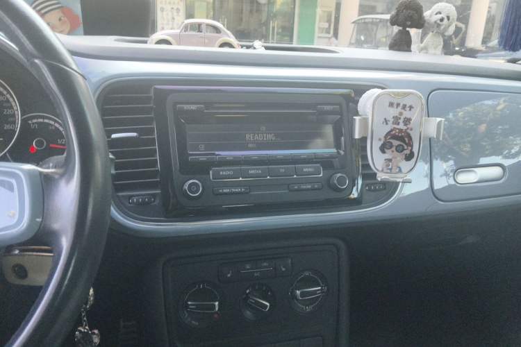 Used Volkswagen Beetle 2015 180TSI model Audio And AC Panel