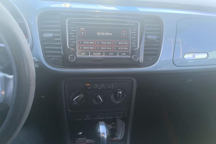 Used Volkswagen Beetle 2015 180TSI model Audio And AC Panel