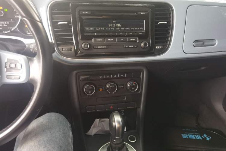 Used Volkswagen Beetle 2015 280TSI Audio And AC Panel