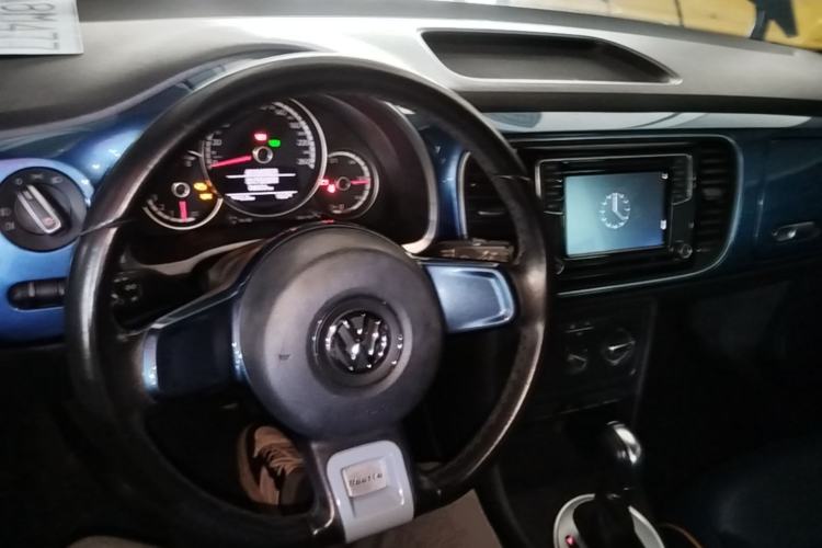Used Volkswagen Beetle 2015 180TSI model Center Console