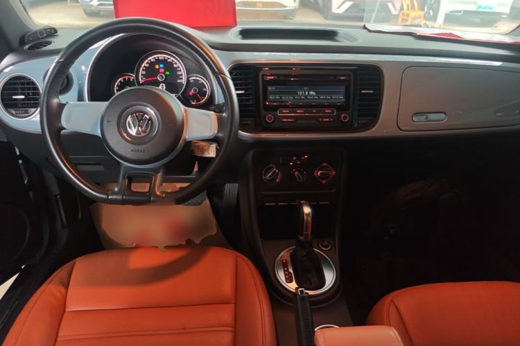 Used Volkswagen Beetle 2015 280TSI Center Console