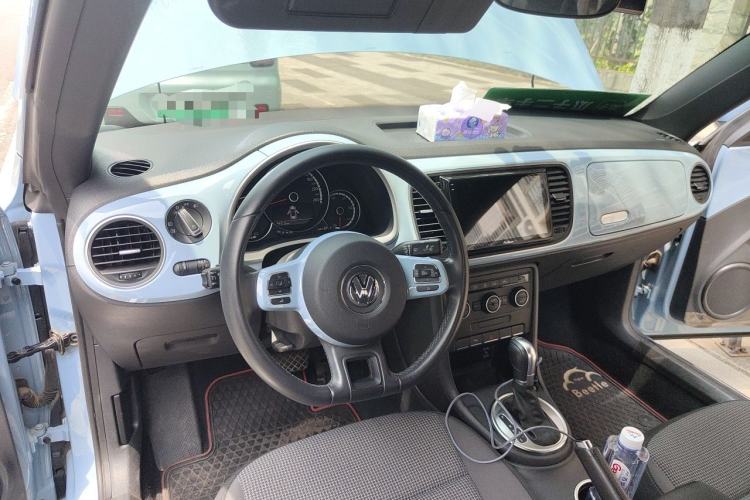 Used Volkswagen Beetle 2015 180TSI model Center Console