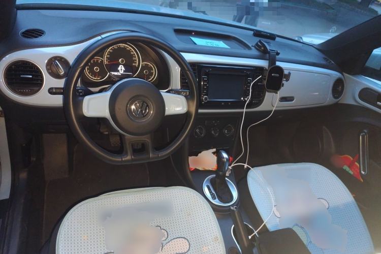 Used Volkswagen Beetle 2015 180TSI model Center Console