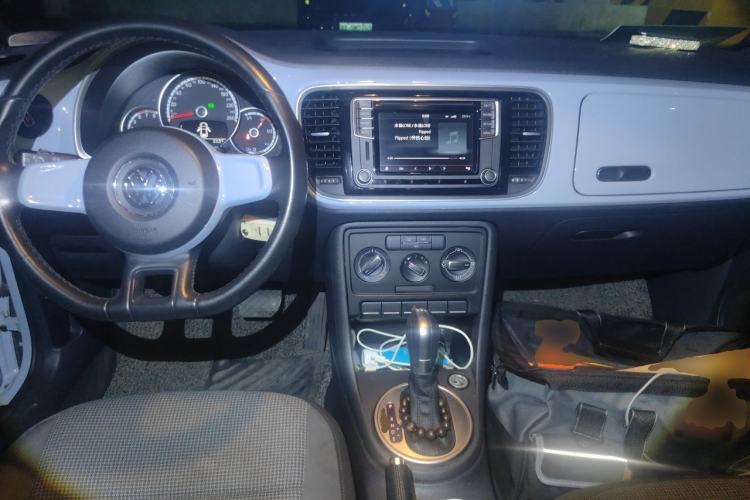 Used Volkswagen Beetle 2015 180TSI model Center Console