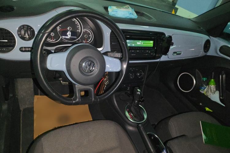 Used Volkswagen Beetle 2015 180TSI model Center Console