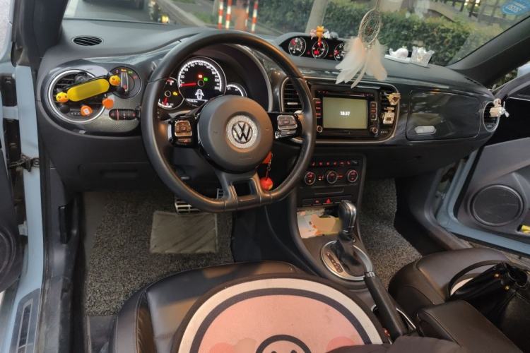 Used Volkswagen Beetle 2015 380TSI Center Console