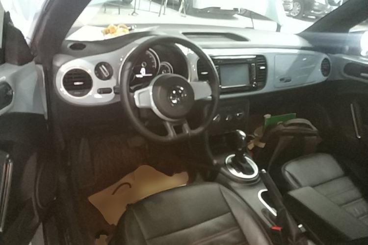 Used Volkswagen Beetle 2015 180TSI model Center Console