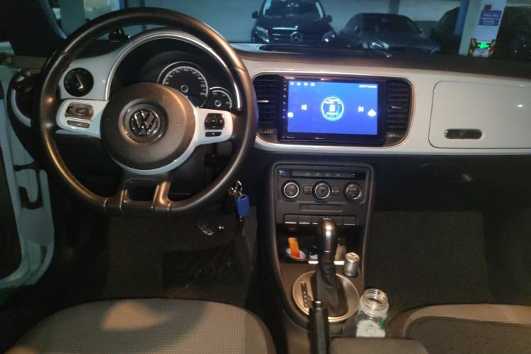 Used Volkswagen Beetle 2015 180TSI model Center Console