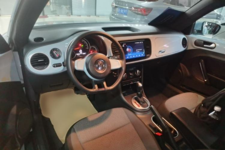 Used Volkswagen Beetle 2015 180TSI model Center Console