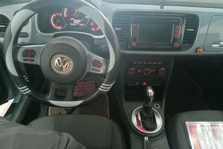Used Volkswagen Beetle 2015 180TSI model Center Console