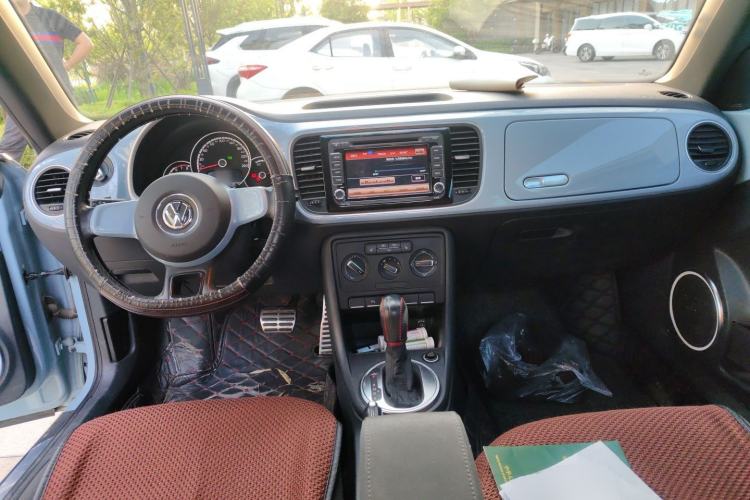 Used Volkswagen Beetle 2015 180TSI model Center Console