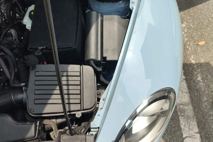 Used Volkswagen Beetle 2015 180TSI model Engine Bay Left