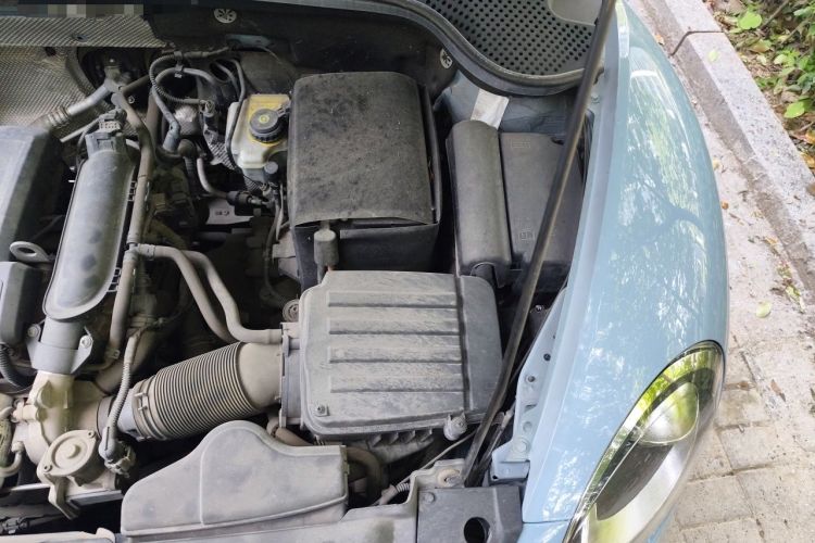 Used Volkswagen Beetle 2015 180TSI model Engine Bay Left