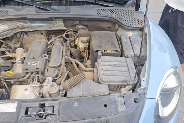 Used Volkswagen Beetle 2015 180TSI model Engine Bay Left