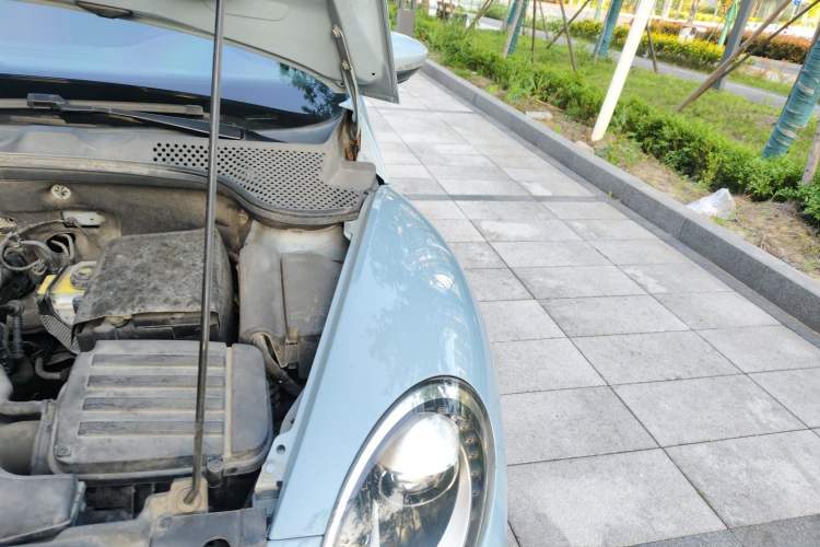 Used Volkswagen Beetle 2015 180TSI model Engine Bay Left