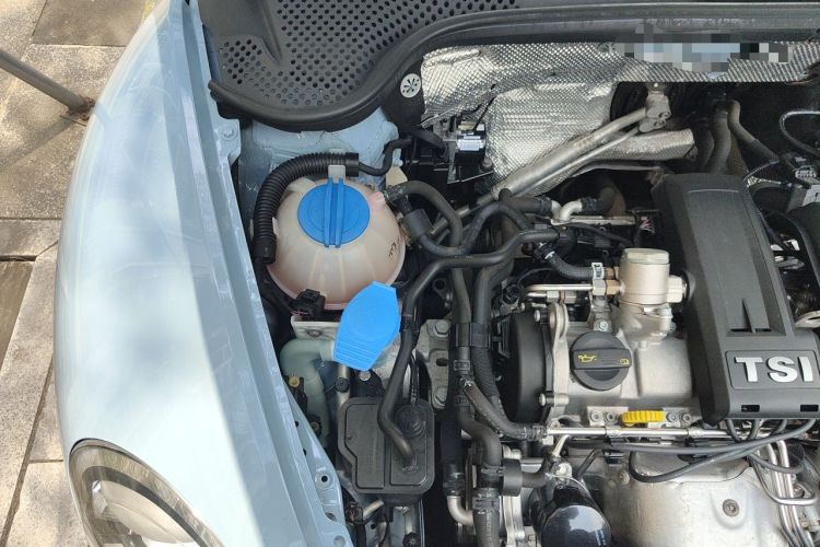 Used Volkswagen Beetle 2015 180TSI model Engine Bay Right