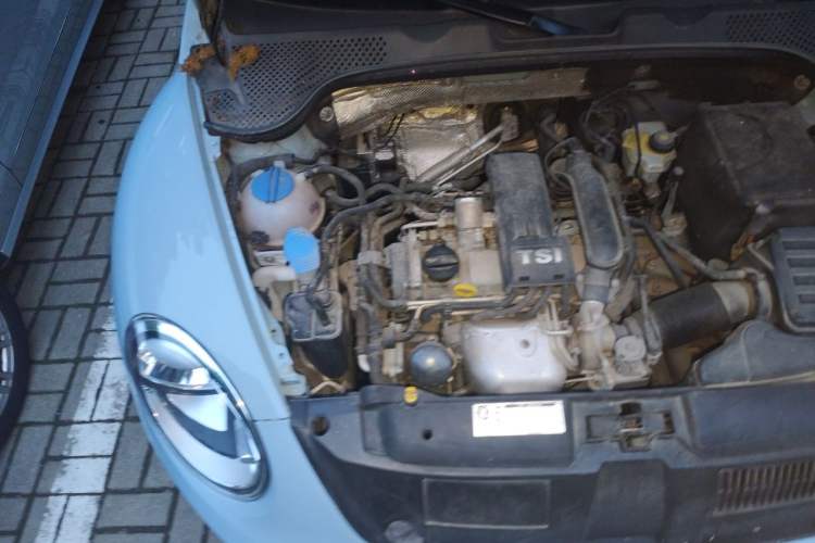 Used Volkswagen Beetle 2015 180TSI model Engine Bay Right