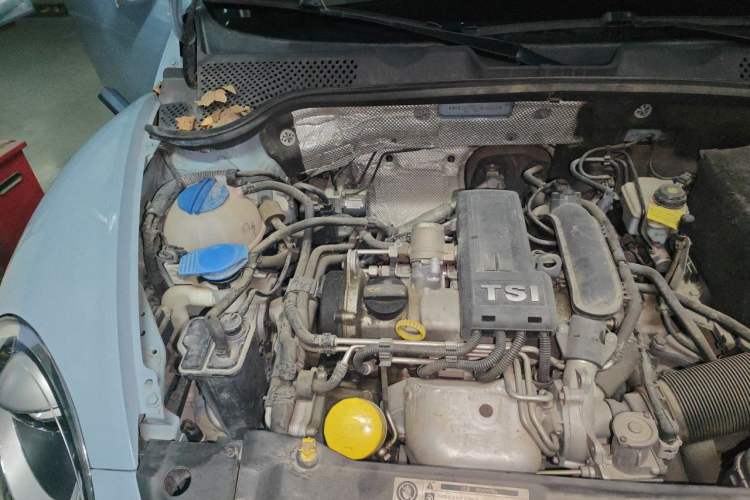 Used Volkswagen Beetle 2015 180TSI model Engine Bay Right