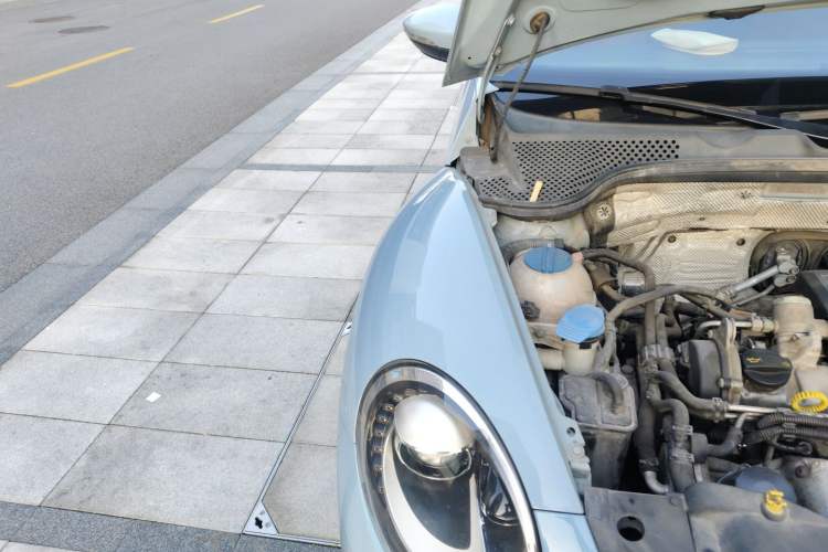 Used Volkswagen Beetle 2015 180TSI model Engine Bay Right