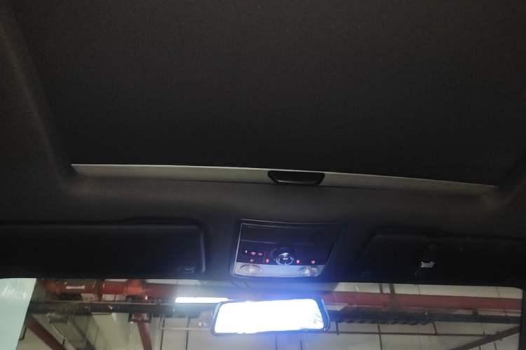 Used Volkswagen Beetle 2015 180TSI model Headliner