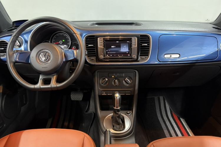 Used Volkswagen Beetle 2015 180TSI model Interior 1