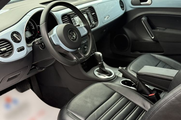 Used Volkswagen Beetle 2015 180TSI model Interior 2