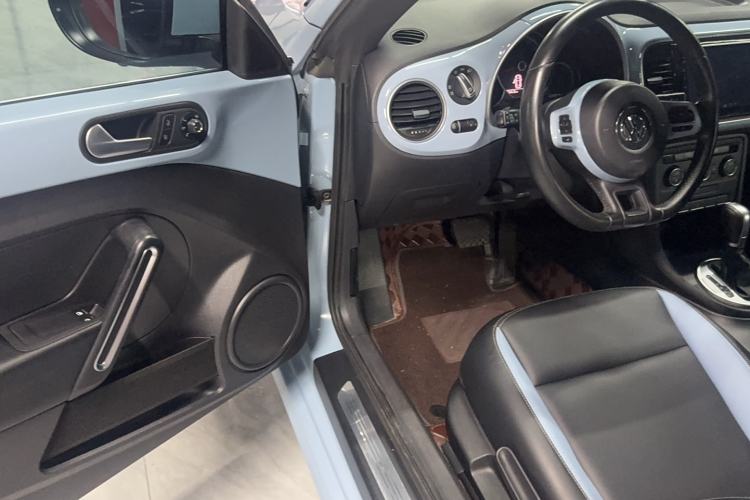 Used Volkswagen Beetle 2015 180TSI model Interior 2
