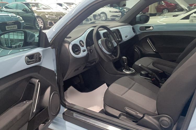 Used Volkswagen Beetle 2015 180TSI model Interior 2
